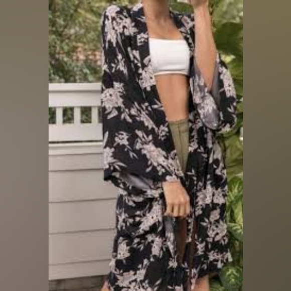 Spiritual Gangster Maya Floral Kimono Robe - Picture 4 of 10